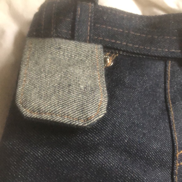 Mini Denim shorts handbag 17in long 22in wide straps are 14 inch drop - Picture 4 of 6